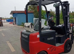 諾力2噸電動(dòng)叉車交永州客戶使用