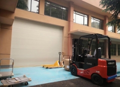 諾力2噸電動(dòng)叉車交付長沙某高校用戶使用